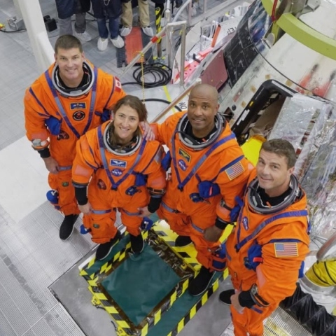 Artemis II: Επιστρέφουν οι αστροναύτες του Orion αφού έκαναν τον γύρο της Σελήνης	