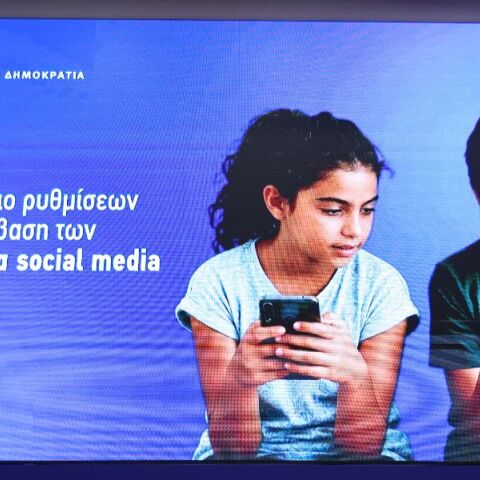 Απαγόρευση των social media για παιδιά κάτω των 15 ετών: Τι ισχύει – 10 ερωταπαντήσεις