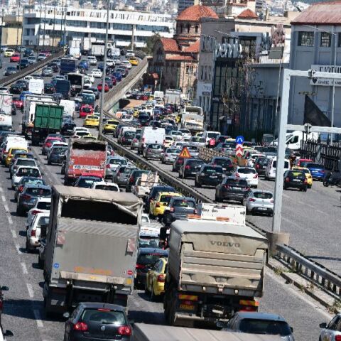 Έξοδος Πάσχα: Ιδιαίτερα αυξημένη η κίνηση στην Αθηνών- Κορίνθου