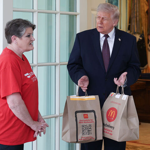 Ο Τραμπ άνοιξε την πόρτα του Οβάλ Γραφείου για… McDonald’s