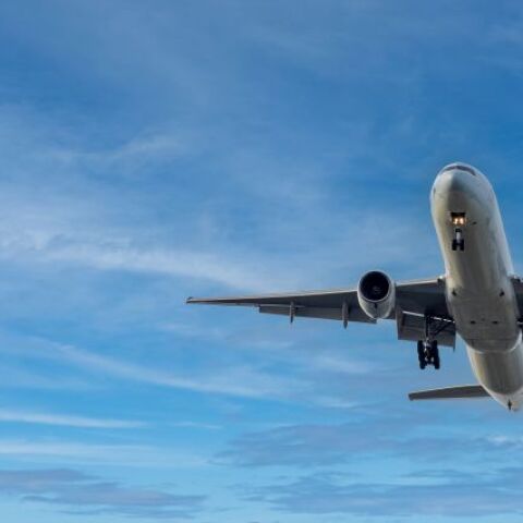 Αεροπλάνο που προσγειώνεται