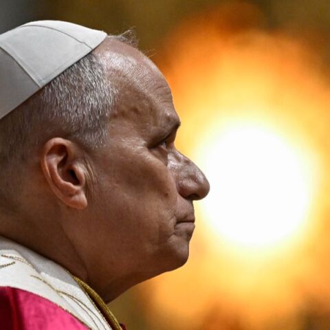 Explainer | Γιατί η νέα ρήξη με τον Πάπα μπορεί να κοστίσει πολιτικά στον Nτόναλντ Τραμπ