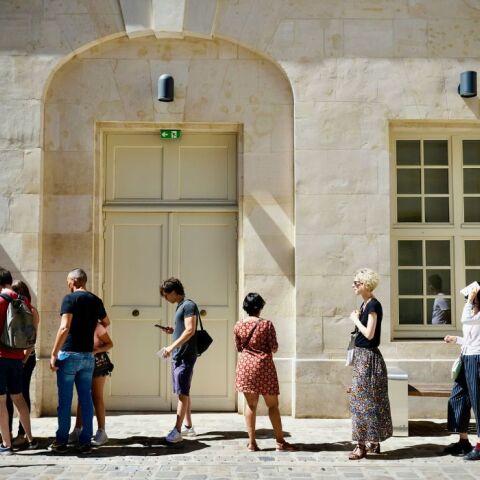 Γιατί κάποιοι εξοργίζονται με το «σπρώξιμο» στην ουρά και άλλοι όχι