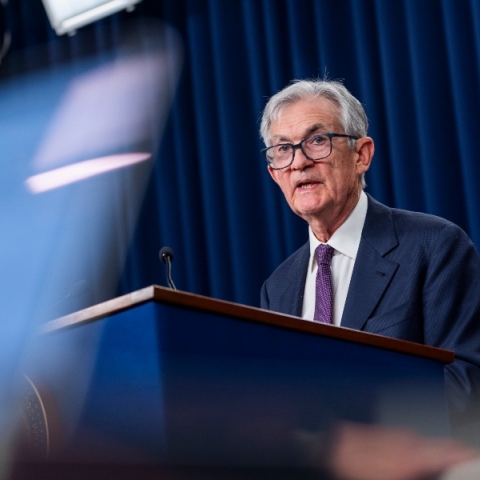 Ο Ντόναλντ Τραμπ απειλεί να απολύσει τον Τζερόμ Πάουελ από μέλος του ΔΣ της Fed	