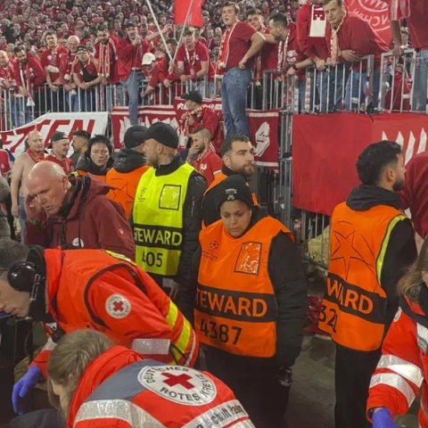 Champions League: Οπαδοί προκάλεσαν ασφυξία σε φωτογράφους μετά το γκολ του Ολίσε	