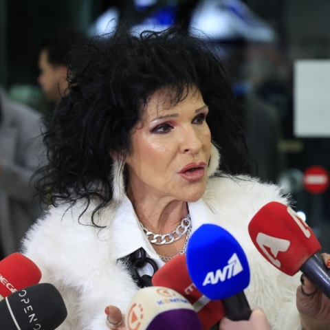 Έξαλλη η Σοφία Βόσσου με fake δημοσίευμα που την έβγαλε νεκρή: «Είστε ανθρωπόμορφα τέρατα»