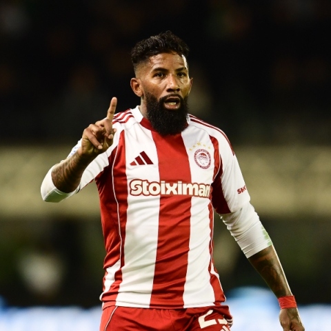 Παναθηναϊκός – Ολυμπιακός 0-2: Οι Πειραιώτες τιμώρησαν τα λάθη των «πρασίνων» και κράτησαν το όνειρο της κορυφής ζωντανό