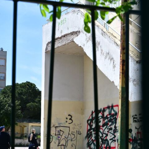 Χαϊδάρι: Στο χειρουργείο με διάχυτο εγκεφαλικό οίδημα η 13χρονη που έπεσε από το μπαλκόνι σχολείου 