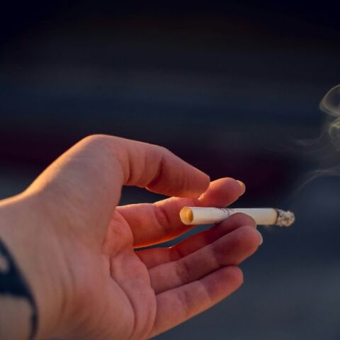 Βρετανία: Εγκρίθηκε το νομοσχέδιο που απαγορεύει την πώληση τσιγάρων σε όσους γεννήθηκαν μετά το 2008