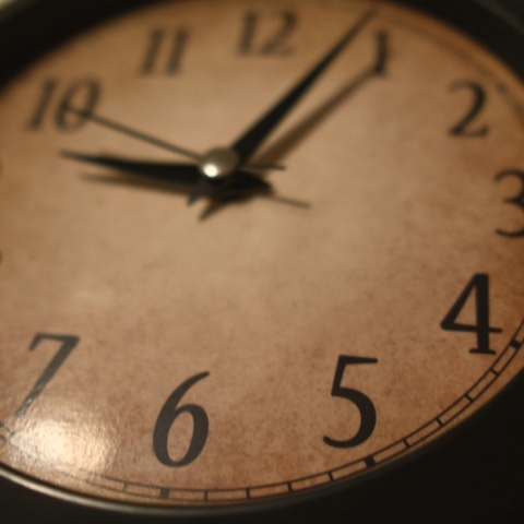 «Δεν ξέρουν ότι 15:00 σημαίνει 3 μμ»: Πώς οι νέοι εργαζόμενοι στη Βρετανία δεν μπορούν να διαβάσουν την ώρα