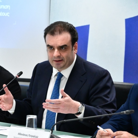 Κυριάκος Πιερρακάκης: Είναι παράνομο αυτό που λέει ο Σωκράτης Φάμελλος