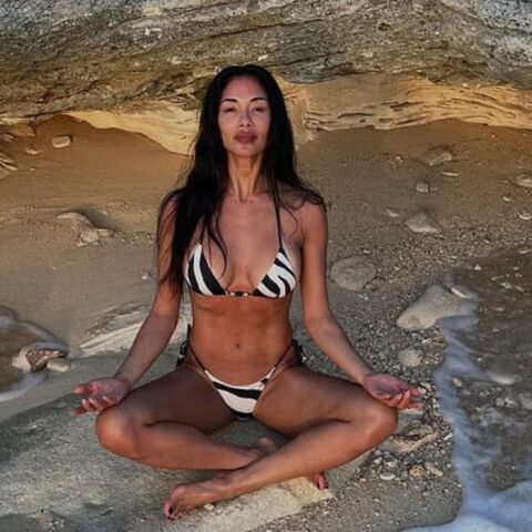 H Νικόλ Σέρζινγκερ εντυπωσιάζει με bikini και αφιέρωση στη «Μητέρα Γη»