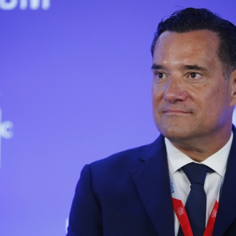 «Όσο μας επιτρέπει ακόμα η Κοβέσι, έχουμε Δημοκρατία»: Αιχμές Γεωργιάδη από το Φόρουμ των Δελφών