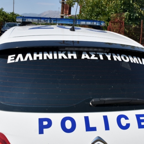 Αίγινα: Συνελήφθη 16χρονη επειδή τράβηξε μαχαίρι σε συμμαθητές της σε στάση λεωφορείου 