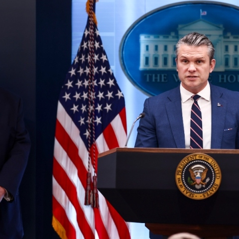 Πιτ Χέγκσεθ: Ο αποκλεισμός του Ιράν από τις ΗΠΑ αποκτά παγκόσμια διάσταση