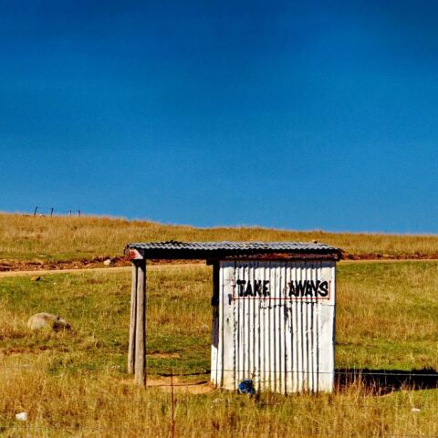 Κατέρρευσε αυτοσχέδια τουαλέτα τύπου «long-drop» και έπεσε σε λάκκο με ακαθαρσίες