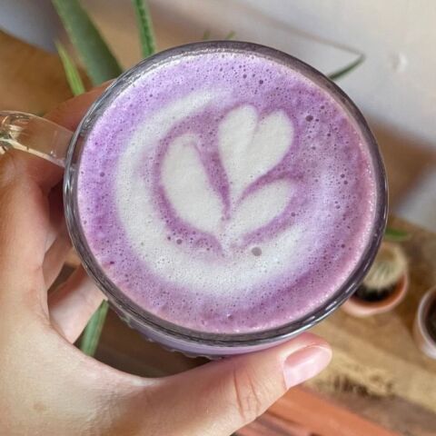 Ube: O μοβ καφές που εκτοπίζει το matcha