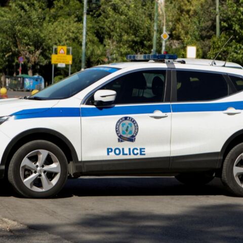 Βούλα: Συλλήψεις για παράνομη φάμπρικα πάρκινγκ