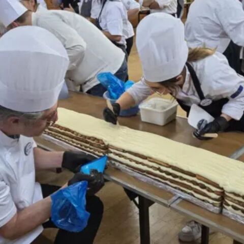 50.000 σαβαγιάρ και 3.000 αυγά για το πιο εντυπωσιακό τιραμισού που έγινε ποτέ