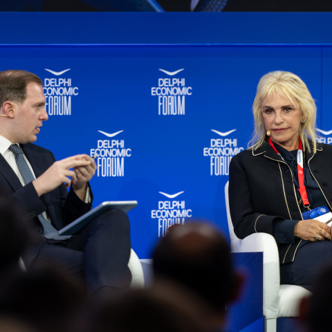 Ο δημοσιογράφος Γιώργος Ευγενίδης και η πρόεδρος του ΟΦΕΤ Ιουλία Τσέτη