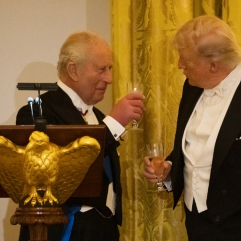 Κάρολος προς Τραμπ: Αν δεν ήμασταν εμείς θα μιλούσατε γαλλικά