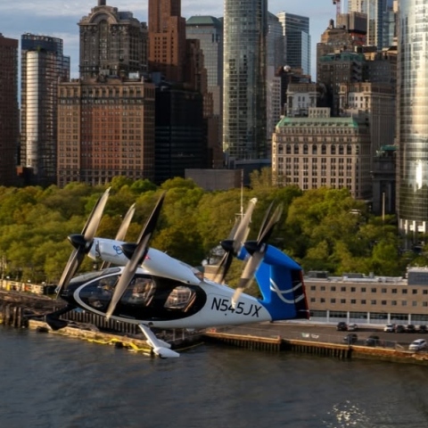 Η Νέα Υόρκη δοκιμάζει το πρώτο της ηλεκτρικό ιπτάμενο ταξί – Βίντεο