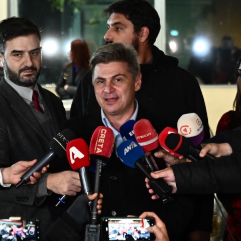 Τη συμπόρευσή του με το ΠΑΣΟΚ ανακοίνωσε ο Φαραντούρης