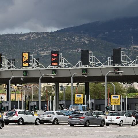 Σε εξέλιξη η επιστροφή των εκδρομέων της Πρωτομαγιάς στην Αττική - Πού κινούνται με χαμηλές ταχύτητες