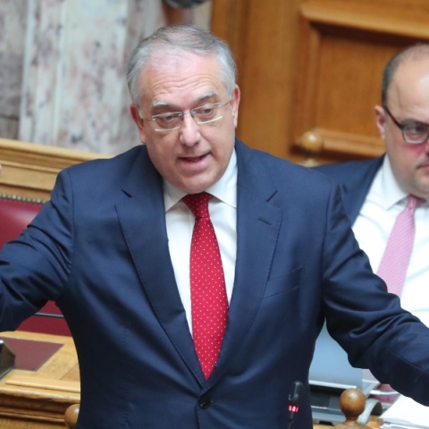 Θεοδωρικάκος προς ΠΑΣΟΚ: Μη λέτε ψέματα, ψηφίστε το νομοσχέδιο προστασίας των καταναλωτών