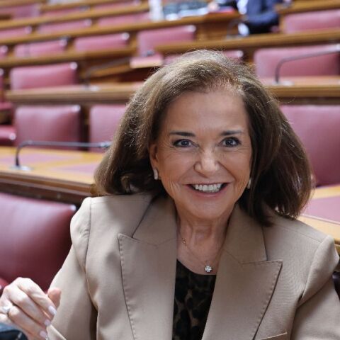 Ντόρα Μπακογιάννη: Ερωτεύτηκα τρελά δύο φορές στη ζωή μου – Μετάνιωσα που δεν έκανα άλλα δύο παιδιά