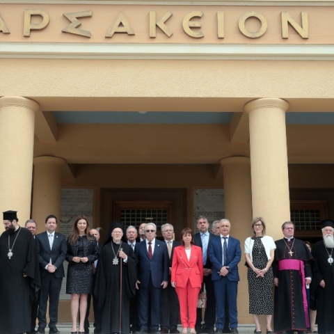 Επίσκεψη Βαρθολομαίου στα Αρσάκεια Σχολεία Ψυχικού: «Η ζωή δεν είναι ψηφιακή» - Τι δήλωσε για την ΤΝ