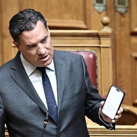 Διαψεύδει ο Γεωργιάδης: Δεν είμαι εγώ ο άνδρας στη φωτογραφία