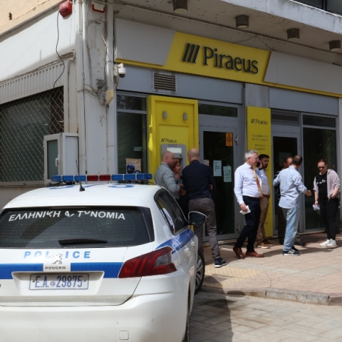 Βρέθηκε άθικτο το όχημα των δραστών που λήστεψαν τράπεζα στην Κάτω Τιθορέα
