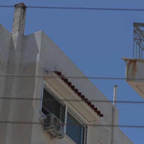 Ηλιούπολη «Συγγνώμη, σας αγαπάμε πολύ» - Οι 17χρονες άφησαν σημείωμα πριν πέσουν στο κενό