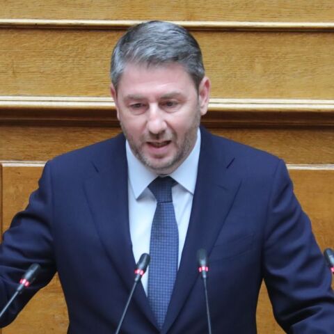  Ανδρουλάκης προς Φλωρίδη στη Βουλή: «Κοιτάξτε με στα μάτια, μην ντρέπεστε»