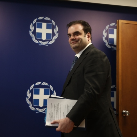 Πιερρακάκης στους Financial Times: Απολύτως αναγκαίες οι μεταρρυθμίσεις από την τρόικα για την ελληνική οικονομία