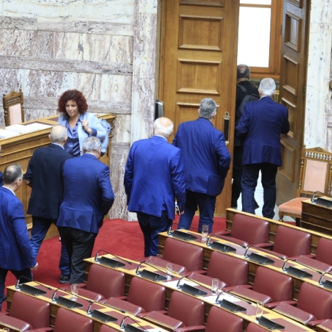 Μαρινάκης για την αποχώρηση ΠΑΣΟΚ και ΣΥΡΙΖΑ από τη Βουλή: Επέλεξαν τις φωνές και τη φυγή