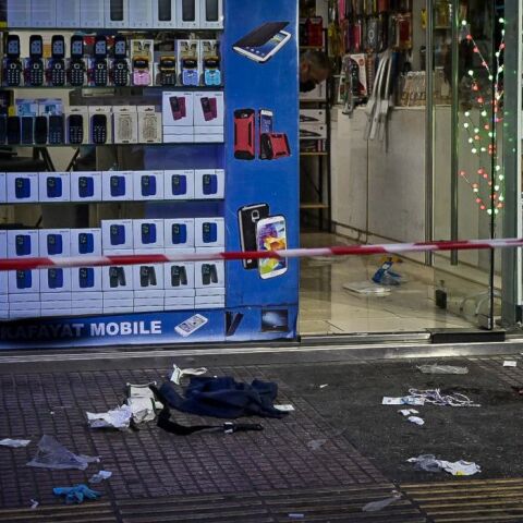 Ένοπλη επίθεση σε κατάστημα κινητών στα Πατήσια και τρεις συλλήψεις μετά από καταδίωξη