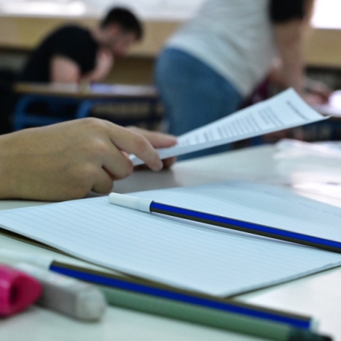 Συνέχεια Πανελλαδικών αύριο με Λατινικά, Χημεία και Πληροφορική	