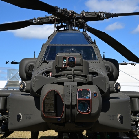 Κατάρριψη ελικοπτέρου Apache από το Ιράν: Από πύραυλο και όχι drone, εκτιμούν οι ειδικοί