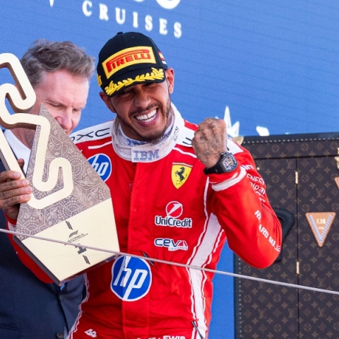 Formula 1: Πρώτη νίκη του Χάμιλτον με τη Ferrari και μήνυμα επιστροφής από τη Βαρκελώνη