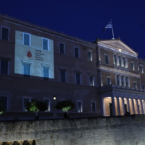 Φωταγώγηση της Βουλής για τον εορτασμό της Παγκόσμιας Ημέρας Εθελοντή Αιμοδότη