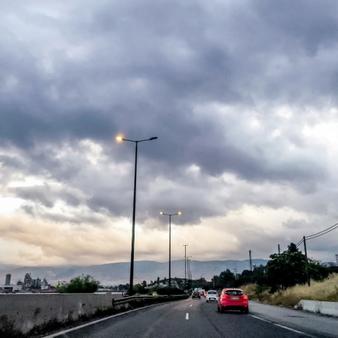 Ζεστός ο καιρός σήμερα με τη θερμοκρασία να φτάνει τους 35 βαθμούς Κελσίου