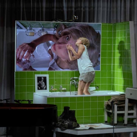 Lee Miller in Hitler’s Bathtub, Πειραιώς 260