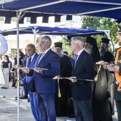 Ο Κ. Τασούλας στην τελετή ορκωμοσίας των νέων Σημαιοφόρων του Πολεμικού Ναυτικού και του Λιμενικού Σώματος