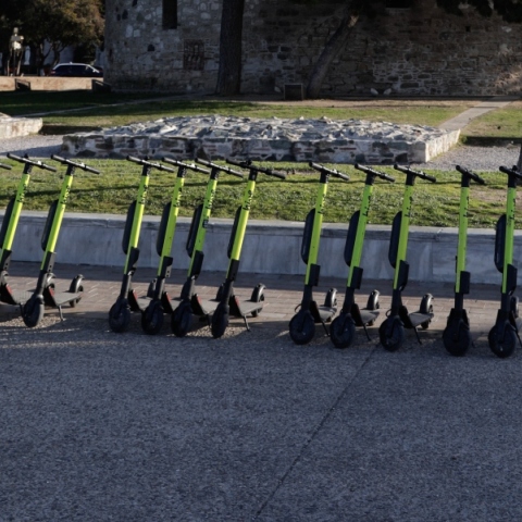 Υπ. Μεταφορών: Τι προβλέπουν οι νέες ρυθμίσεις για την ασφαλέστερη χρήση ηλεκτρικών πατινιών