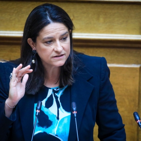Κεραμέως: 10 αλήθειες σχετικά με την κοινοτική οδηγία για ίση αμοιβή ανδρών-γυναικών	