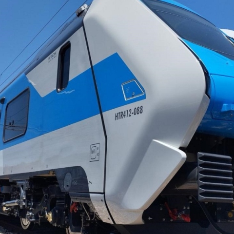Έφτασε στη Θεσσαλονίκη ο πρώτος συρμός Blues Intercity της Hellenic Train.