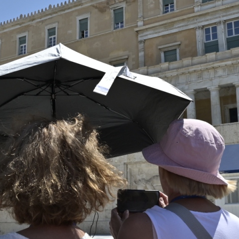 Αίθριος ο καιρός σήμερα με αρκετή ζέστη και τοπικές βροχές στα ηπειρωτικά