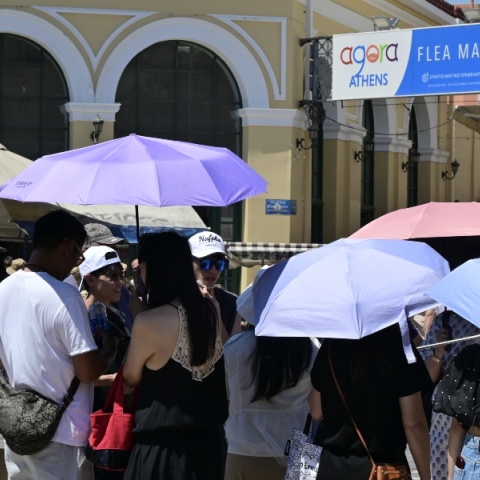 Σε κλοιό έντονης ζέστης ο καιρός αύριο με τον υδράργυρο να καταγράφει νέα άνοδο